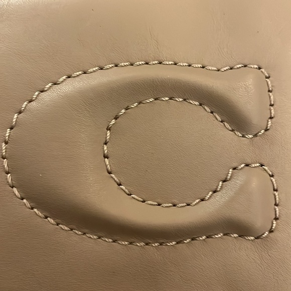 Coach Large Corner Zip Wristlet Taupe $168 retail! - Picture 1 of 9
